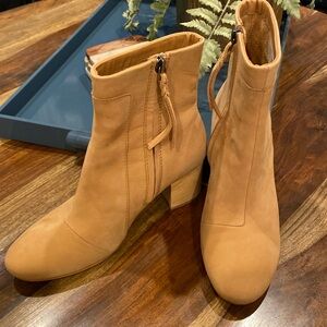 Toms Women’s Evie Honey Nubuck Ankle Boots Size 6.5. Like New with Box
